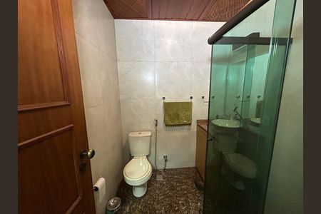 Casa à venda com 473m², 5 quartos e 3 vagasBanheiro Social 2