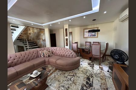 Casa à venda com 473m², 5 quartos e 3 vagasSala
