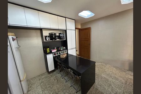 Casa à venda com 473m², 5 quartos e 3 vagasCozinha