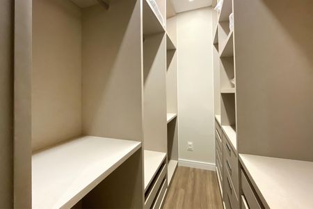Apartamento à venda com 84m², 3 quartos e 2 vagasCloset da suíte 1