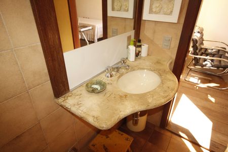 Casa à venda com 267m², 4 quartos e 3 vagasbanheiro 1