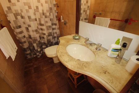 Casa à venda com 267m², 4 quartos e 3 vagasbanheiro 1