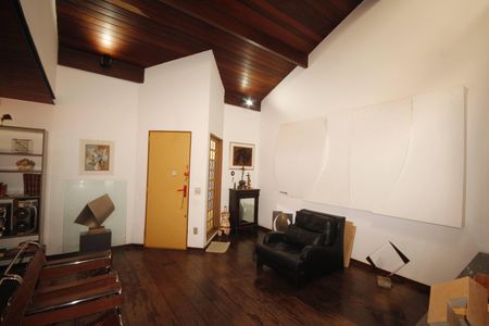 Casa à venda com 267m², 4 quartos e 3 vagassala