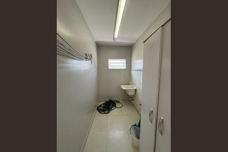 Casa para alugar com 220m², 3 quartos e 2 vagas Casa para alugar com 220m², 3 quartos e 2 vagasÁrea de serviço