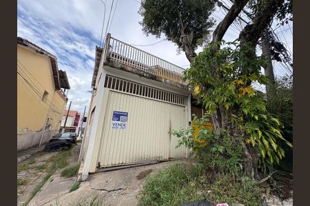 Casa à venda com 110m², 4 quartos e 1 vagaFachada