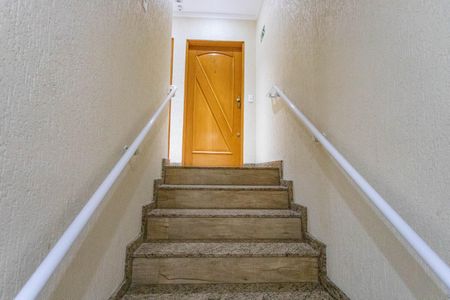 Apartamento à venda com 50m², 2 quartos e 1 vaga Apartamento à venda com 50m², 2 quartos e 1 vagaEscada do prédio