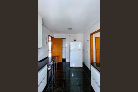 Apartamento para alugar com 132m², 3 quartos e 3 vagasCozinha