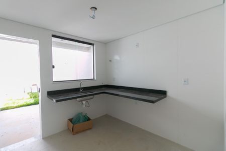 Casa à venda com 80m², 2 quartos e 2 vagas