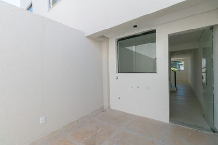 Casa à venda com 80m², 2 quartos e 2 vagas