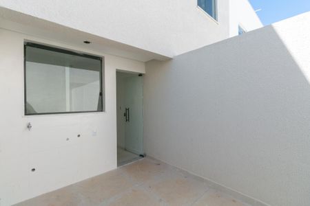 Casa à venda com 80m², 2 quartos e 2 vagas