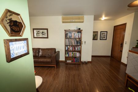 Apartamento à venda com 105m², 2 quartos e 2 vagasSala