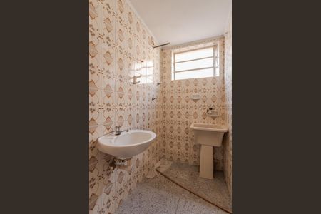 Banheiro de kitnet/studio para alugar com 1 quarto, 27m² em Jardim Dona Leopoldina, Porto Alegre