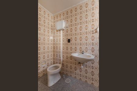 Banheiro de kitnet/studio para alugar com 1 quarto, 27m² em Jardim Dona Leopoldina, Porto Alegre