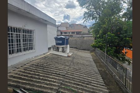 Casa à venda com 210m², 5 quartos e 5 vagas Casa à venda com 210m², 5 quartos e 5 vagasÁrea externa