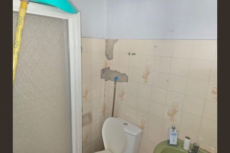 Casa à venda com 210m², 5 quartos e 5 vagas Casa à venda com 210m², 5 quartos e 5 vagasBanheiro