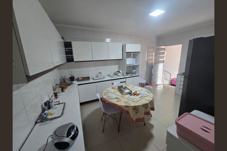 Casa à venda com 210m², 5 quartos e 5 vagas Casa à venda com 210m², 5 quartos e 5 vagasCozinha