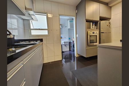 Apartamento à venda com 105m², 2 quartos e 2 vagasCozinha