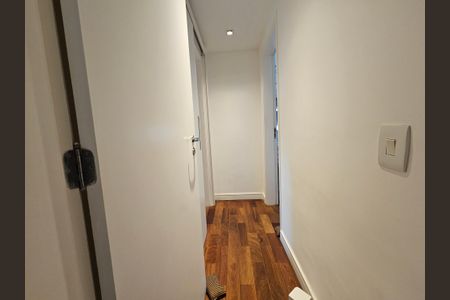 Apartamento à venda com 105m², 2 quartos e 2 vagasCorredor