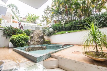 Casa de condomínio para alugar com 830m², 4 quartos e 4 vagas Casa de condomínio para alugar com 830m², 4 quartos e 4 vagasPiscina