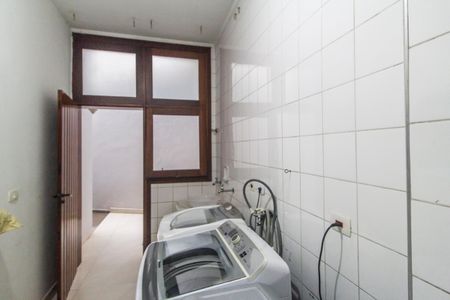 Casa de condomínio para alugar com 830m², 4 quartos e 4 vagas Casa de condomínio para alugar com 830m², 4 quartos e 4 vagasÁrea de Serviço