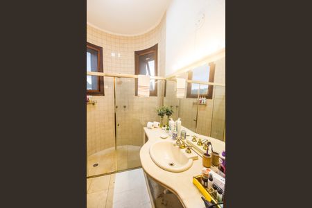 Casa de condomínio para alugar com 830m², 4 quartos e 4 vagas Casa de condomínio para alugar com 830m², 4 quartos e 4 vagasBanheiro da Suíte