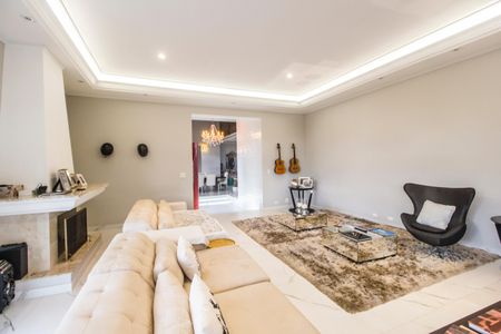 Casa de condomínio para alugar com 830m², 4 quartos e 4 vagas Casa de condomínio para alugar com 830m², 4 quartos e 4 vagasSala