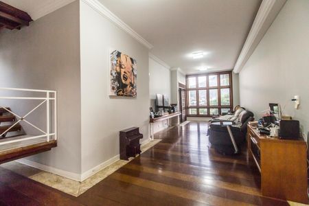 Casa de condomínio para alugar com 830m², 4 quartos e 4 vagas Casa de condomínio para alugar com 830m², 4 quartos e 4 vagasSala