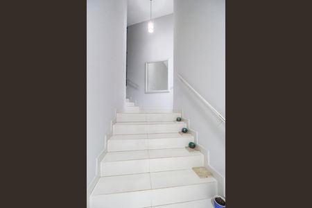 Casa de condomínio para alugar com 830m², 4 quartos e 4 vagas Casa de condomínio para alugar com 830m², 4 quartos e 4 vagasEscada