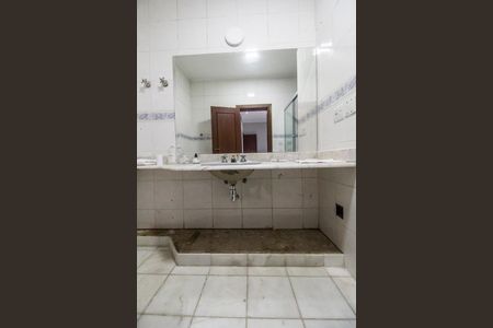 Casa de condomínio para alugar com 830m², 4 quartos e 4 vagas Casa de condomínio para alugar com 830m², 4 quartos e 4 vagasBanheiro da Suíte