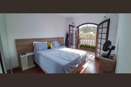 Casa à venda com 206m², 5 quartos e 3 vagasSuíte