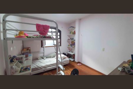 Casa à venda com 206m², 5 quartos e 3 vagasQuarto 2