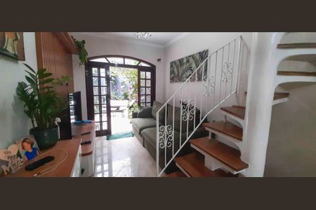 Sala de TV de casa à venda com 5 quartos, 206m² em Bonfim, Osasco