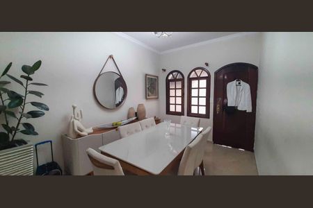 Casa à venda com 206m², 5 quartos e 3 vagas