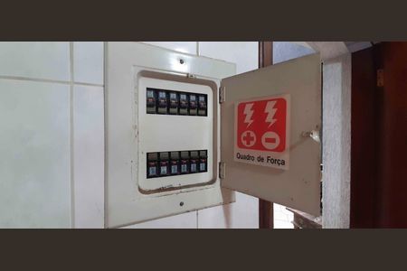 Casa à venda com 206m², 5 quartos e 3 vagas Casa à venda com 206m², 5 quartos e 3 vagasQuadro de Luz