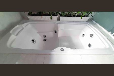 Casa à venda com 206m², 5 quartos e 3 vagas