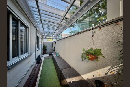 Apartamento à venda com 73m², 2 quartos e sem vagaVaranda