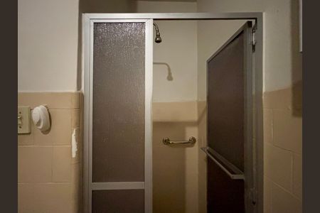 Apartamento à venda com 57m², 2 quartos e sem vagaBanheiro social