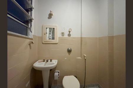 Apartamento à venda com 57m², 2 quartos e sem vagaBanheiro social