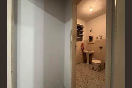 Apartamento à venda com 57m², 2 quartos e sem vagaBanheiro social