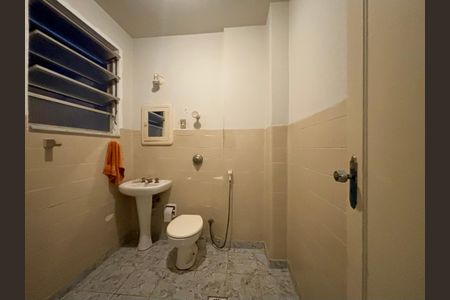 Apartamento à venda com 57m², 2 quartos e sem vagaBanheiro social