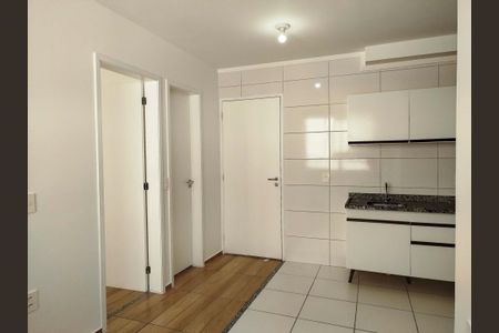 Sala com cozinha de apartamento à venda com 2 quartos, 33m² em Cidade Mãe do Céu, São Paulo