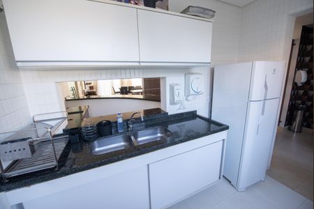 Apartamento para alugar com 105m², 2 quartos e 2 vagas Apartamento para alugar com 105m², 2 quartos e 2 vagasÁrea comum - Cozinha do Salão de festas