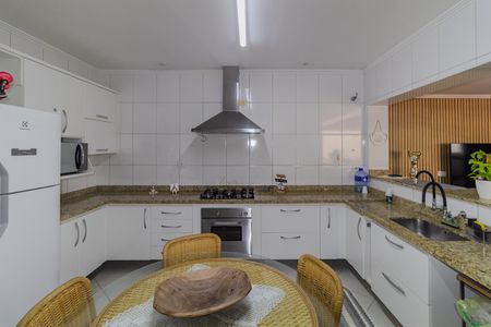 Casa para alugar com 230m², 3 quartos e 3 vagasCozinha
