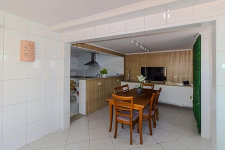 Casa para alugar com 230m², 3 quartos e 3 vagasSala