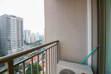 Varanda de kitnet/studio à venda com 1 quarto, 32m² em Campo Belo, São Paulo