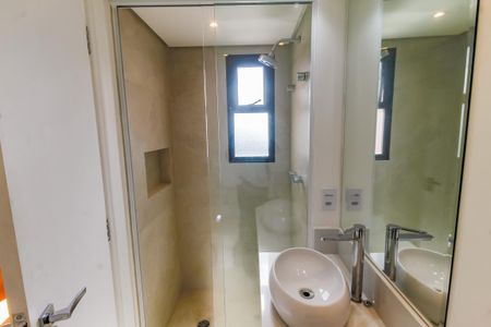 Apartamento para alugar com 67m², 2 quartos e 2 vagas Apartamento para alugar com 67m², 2 quartos e 2 vagasBanheiro da Suíte 1