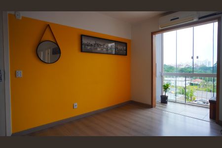 Sala de apartamento à venda com 2 quartos, 55m² em Vila Nova, Porto Alegre