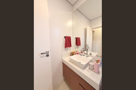 Casa de condomínio à venda com 329m², 3 quartos e 3 vagasBanheiro da Suíte 1