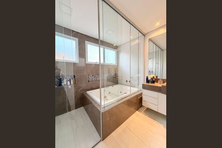 Casa de condomínio à venda com 329m², 3 quartos e 3 vagasBanheiro da Suíte