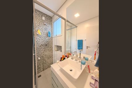 Casa de condomínio à venda com 329m², 3 quartos e 3 vagasBanheiro da Suíte 2